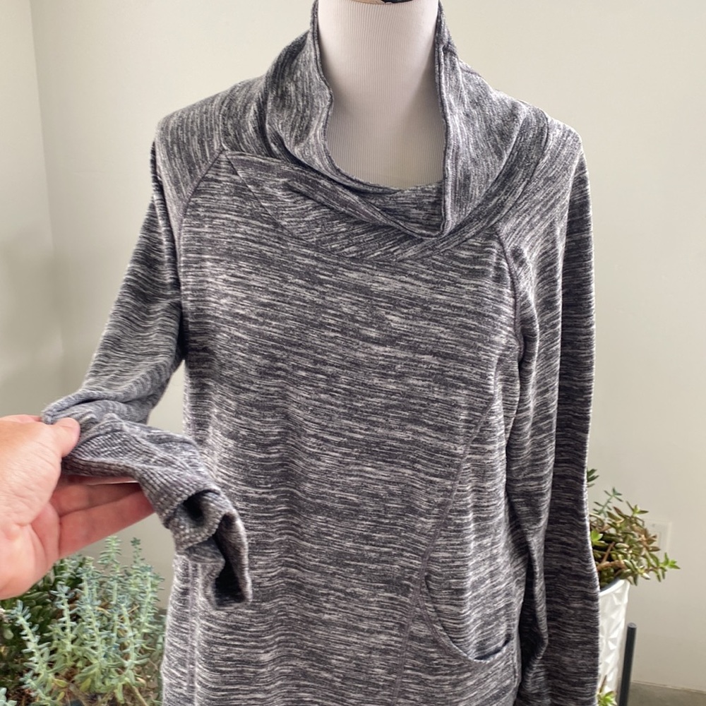Athleta pullover - Picture 2 of 8